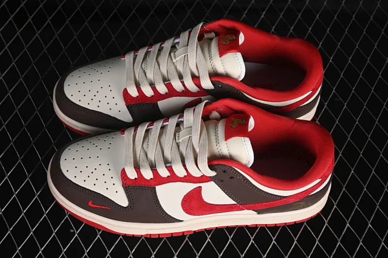 All categories Nk SB Dunk Series Nk SB Dunk Low High-end customized low-top sneakers Nike SB Dunk Low Year of the Horse limited edition white coffee red high-end customized low-top casual sneakers YF9511-927